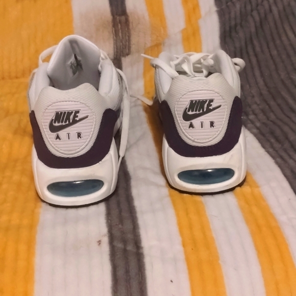 Brand new Nike Air maxes never worn size 9 - Picture 3 of 3